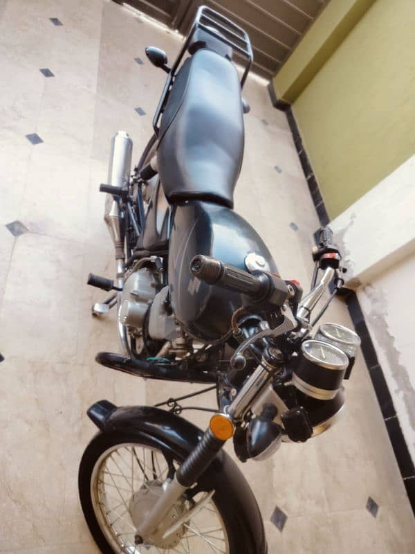 Suzuki GS 150 7