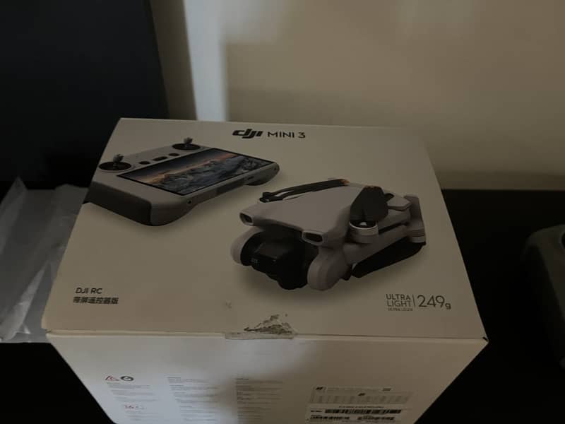 Barely used DJI mini 3 with rc remote(screen remote) 1