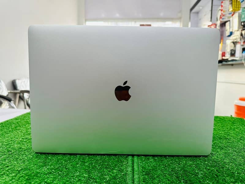 APPLE MACBOOK PRO 2018 COREI9 WITH 1TB SSD 2