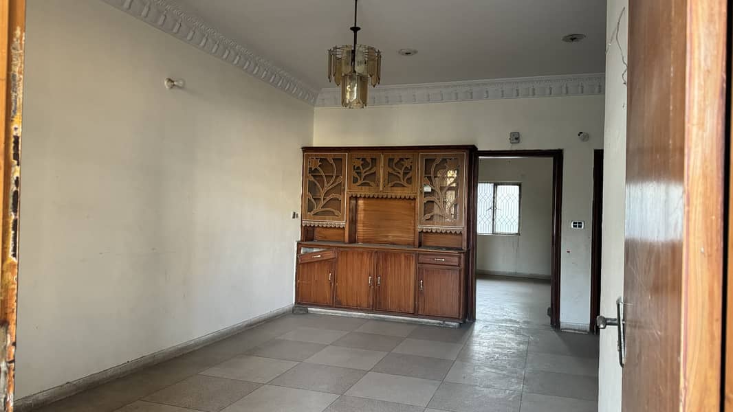 Beautiful white pillared 3 floor house 16