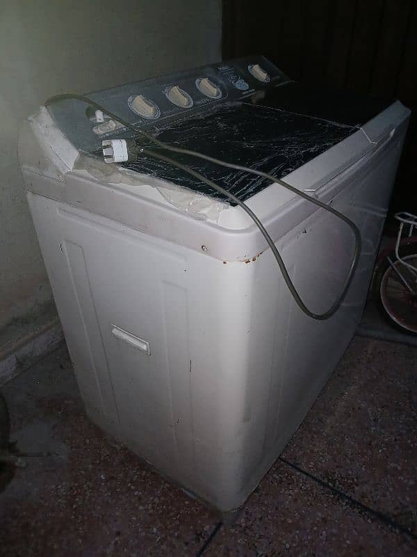 A Good Condition Washing Machine Available for Sale 1