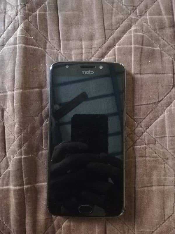 I'm selling my one ifhon 4s two 5s and one moto E4 + 6