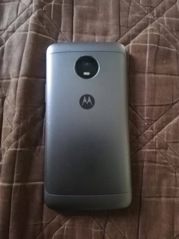 I'm selling my one ifhon 4s two 5s and one moto E4 + 7