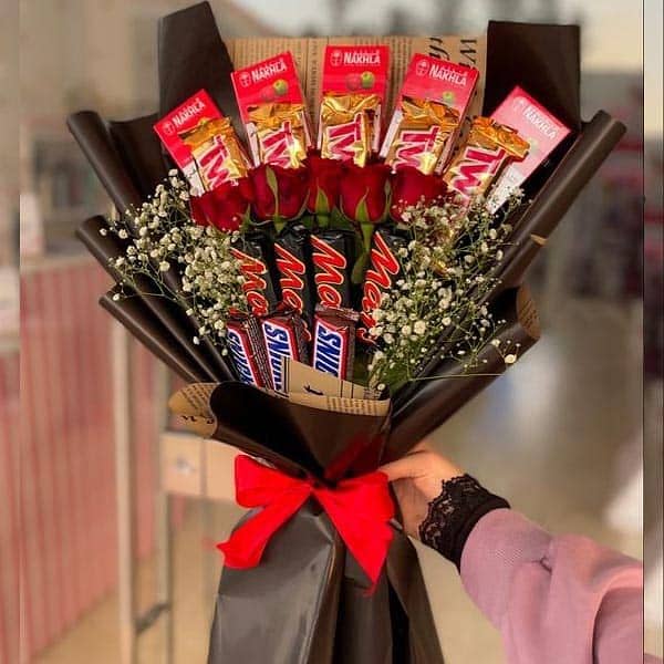 Chocolate explosive box & bouquet for love one 1