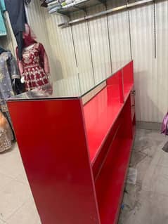 Counter Available For Sale In Good Condition