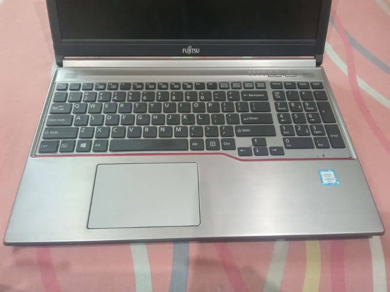 Fujitsu e756, i5 6th, 4gb, 500gb sshd 1