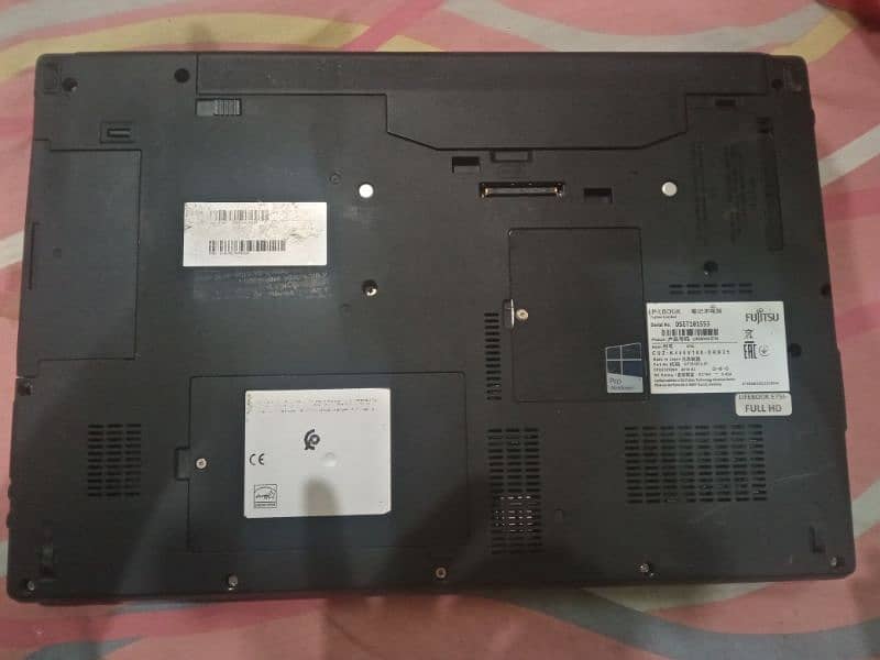 Fujitsu e756, i5 6th, 4gb, 500gb sshd 4