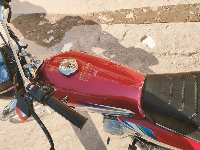 Honda 125 In brand new condition 2