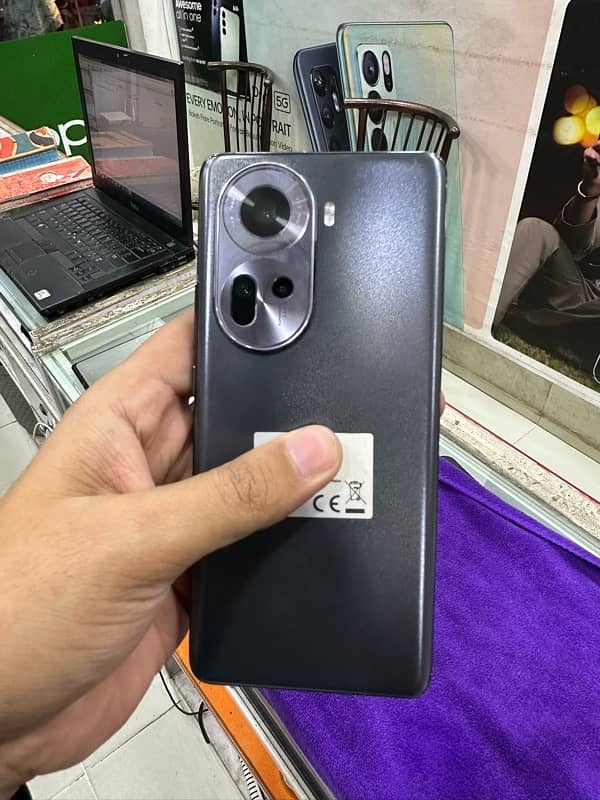 oppo reno 11 5g  12/256 2