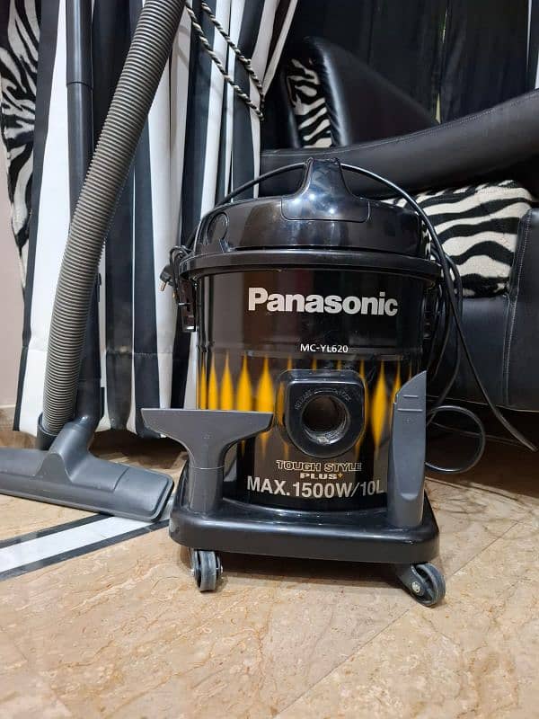 Original panasonic vacuum cleaner with all attachments 0