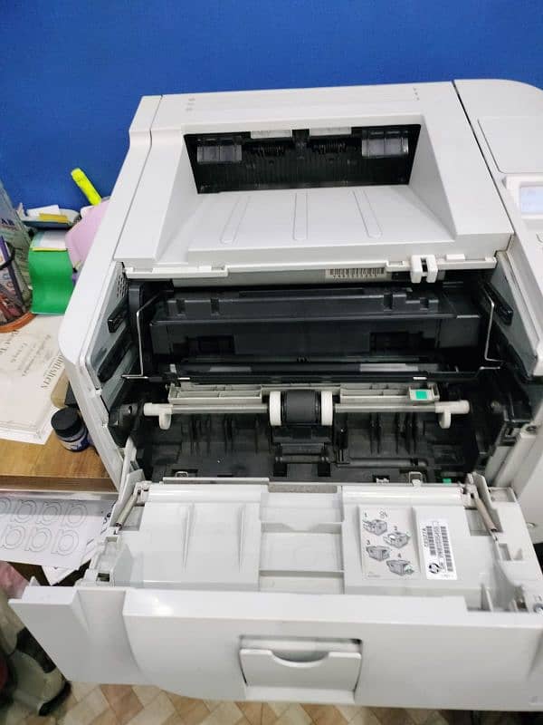 HP 3015 Duplex Printer with Original Tonner 2