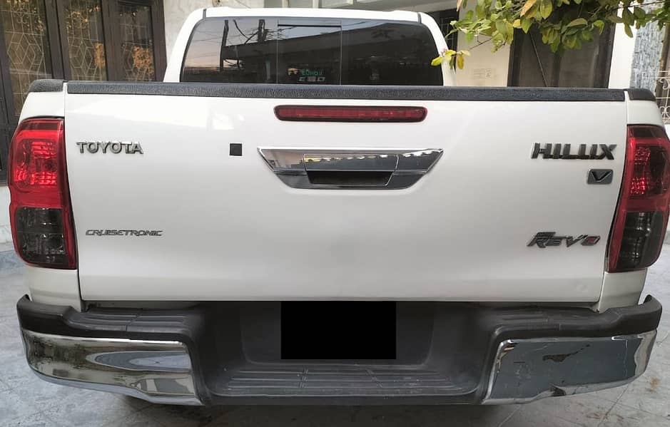 TOYOTA HILUX REVO V 2019 FULL OPTION 7