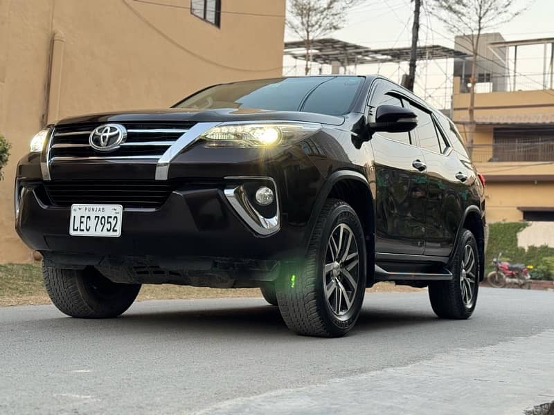 Toyota Fortuner V 2017 3