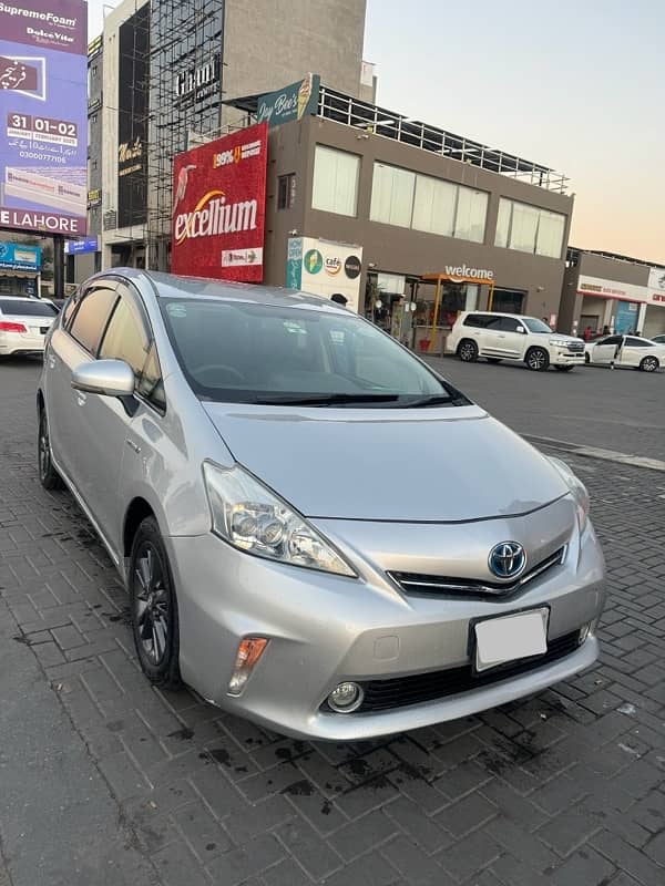 Toyota Prius Alpha 11/15 Reasonable price 1