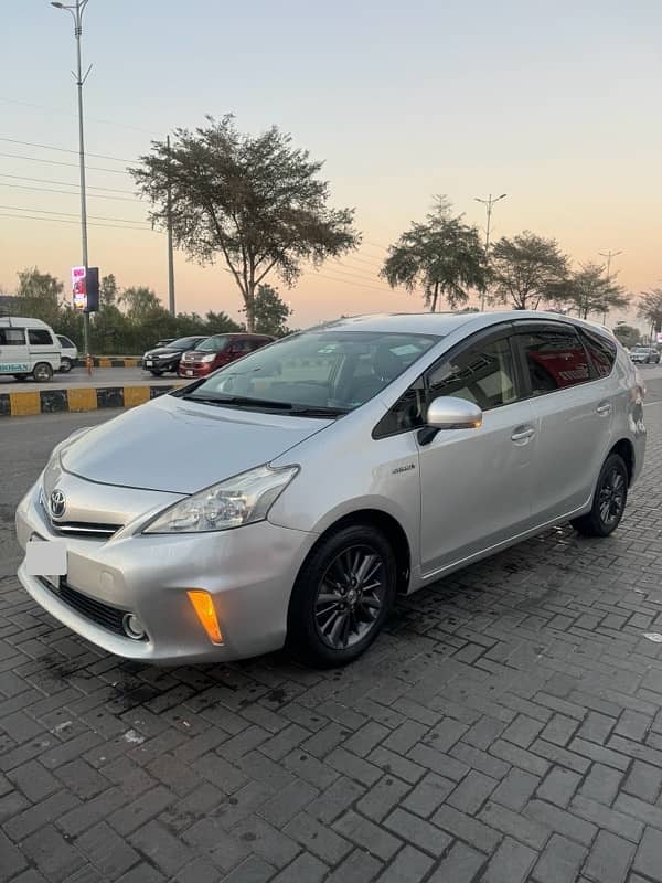 Toyota Prius Alpha 11/15 Reasonable price 2