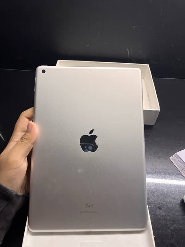 Apple Ipad 8 generation 0