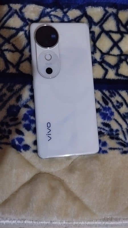 vivo v40 3