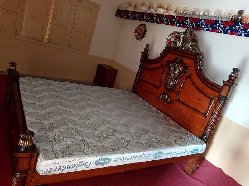 1 double bed,2 side table,2 single bed,1 sigar mehz,6 bed room chair, 1