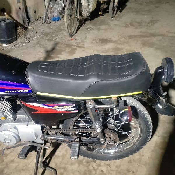 Honda 125 very good condition reasonable price urgent for sale 4