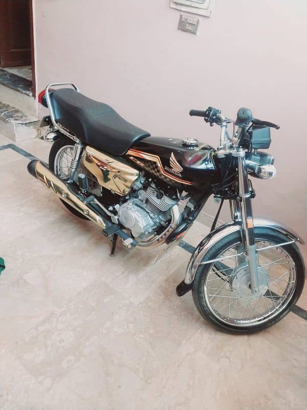 Honda 125 10/10 condition 0/3/3/4/6/4/6/4/6/0/2 what's app 0