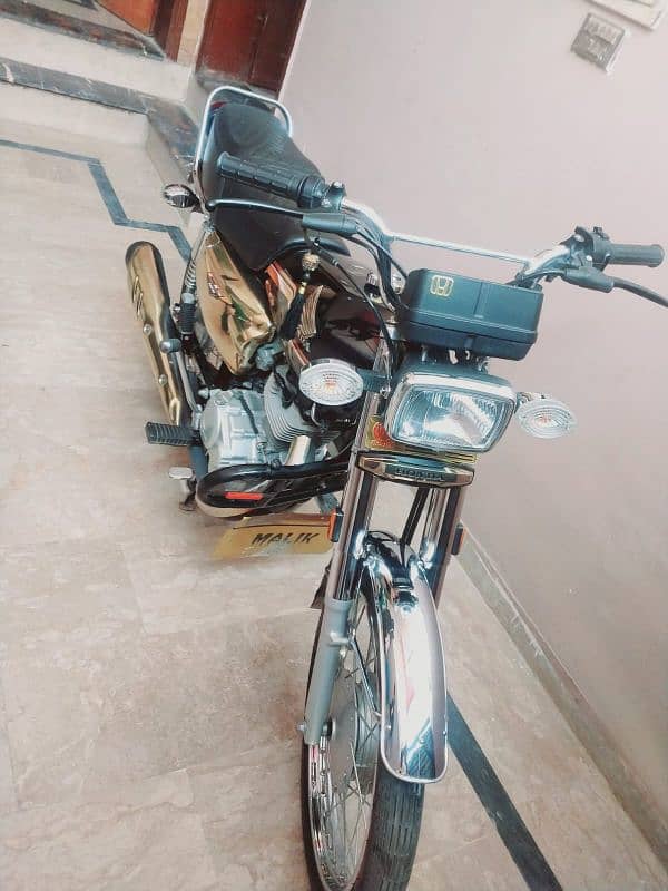 Honda 125 10/10 condition 0/3/3/4/6/4/6/4/6/0/2 what's app 2