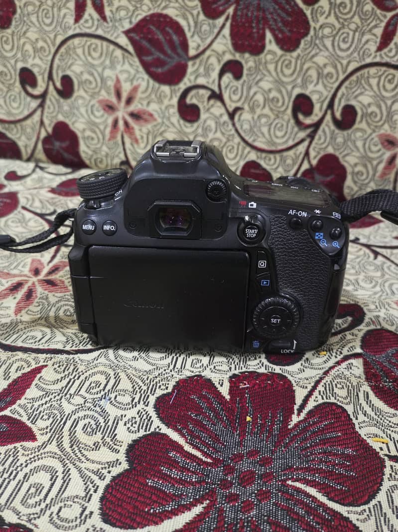 CANON D70 with 18-55 LENS JUST LIKE NEW 10/10 1