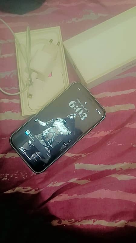 sim working Iphone 11 non pta but esim working life time lush conditio 4