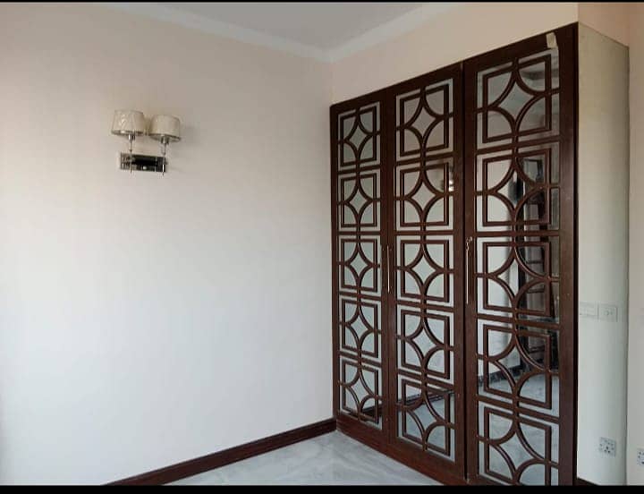 1 Kanal Well Maintained Owner Build Upper Portion Available For Rent In DHA Phase 2 0