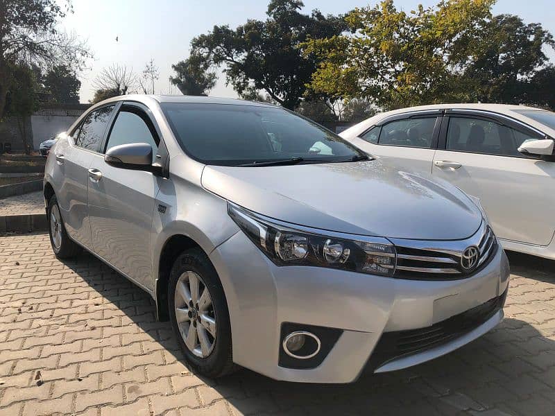 Toyota Corolla Altis 2017 4