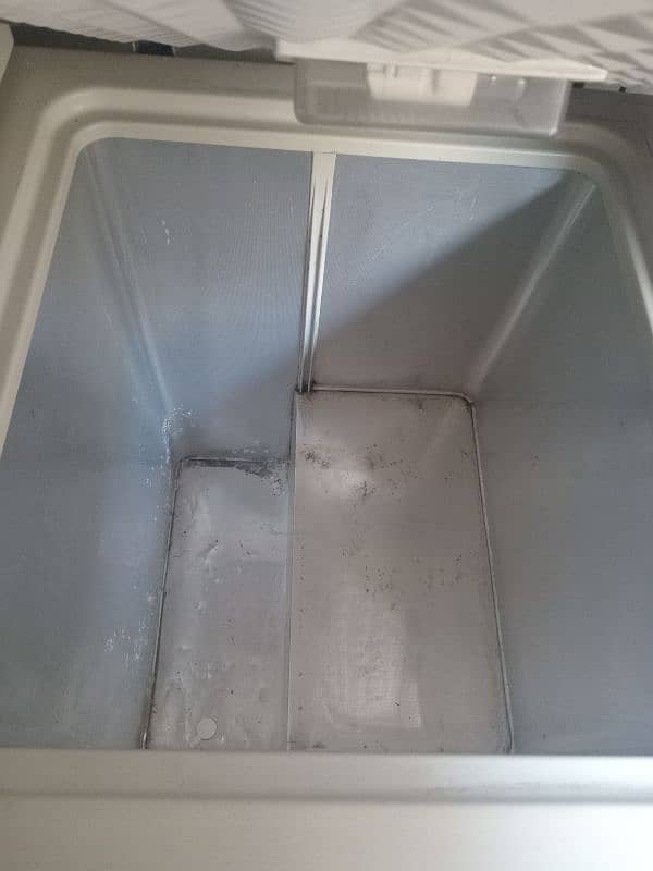 dawlance  deep freezer 1