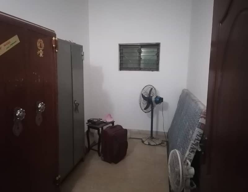 10 MARLA UPPER PORTION LIKE NEW GOOD CONDITION NEAR PARK FOR RENT 0