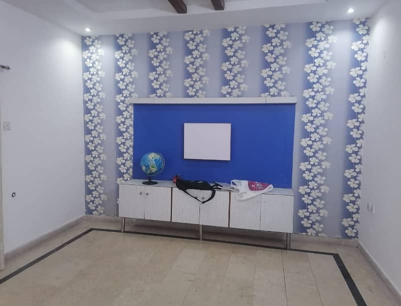 10 MARLA UPPER PORTION LIKE NEW GOOD CONDITION NEAR PARK FOR RENT 1