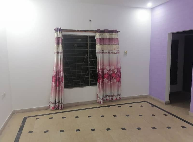 10 MARLA UPPER PORTION LIKE NEW GOOD CONDITION NEAR PARK FOR RENT 4