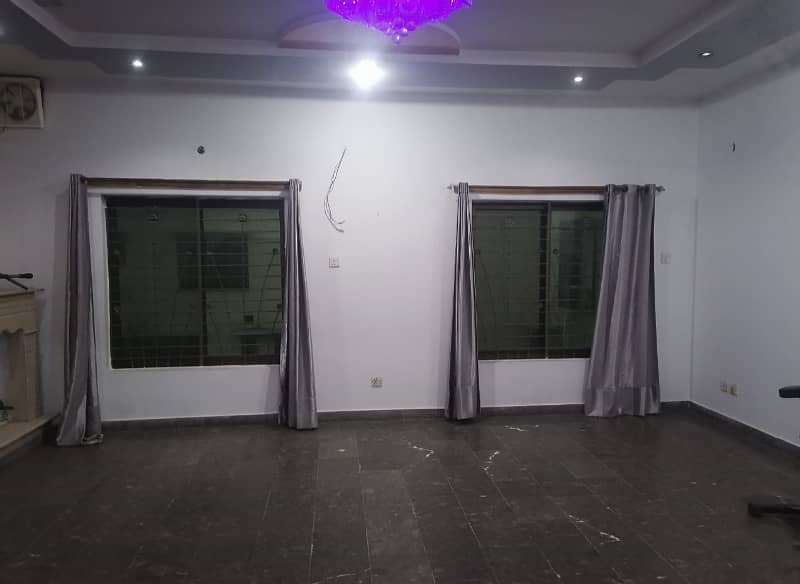 10 MARLA UPPER PORTION LIKE NEW GOOD CONDITION NEAR PARK FOR RENT 5