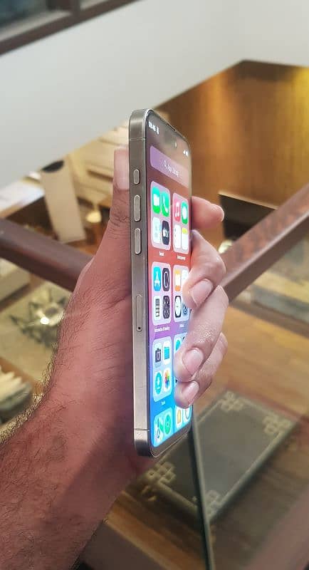 I phone 15pro Max 128gb 3