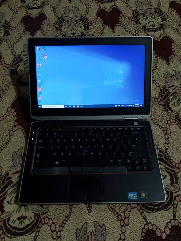 Dell Latitude E6320 1