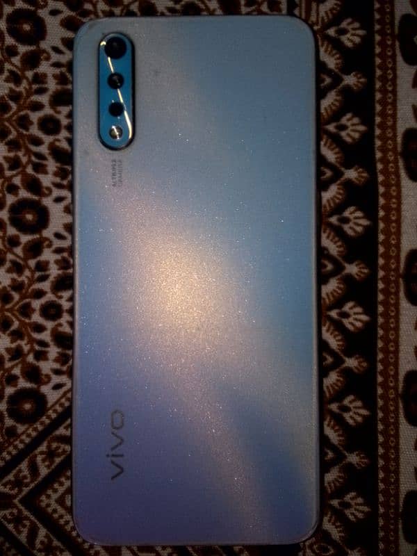 vivo s1 4/128 front scencer with box charger urgent sale 2