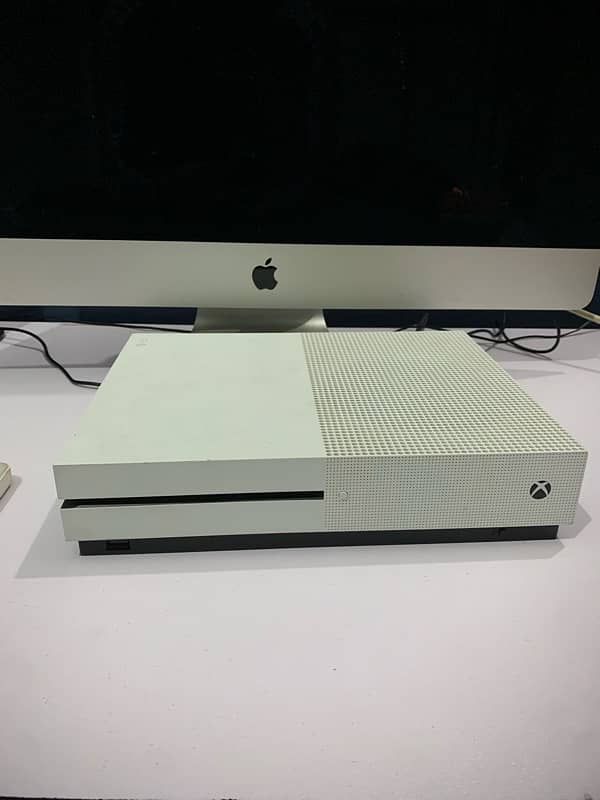 xbox one S 500GB 0