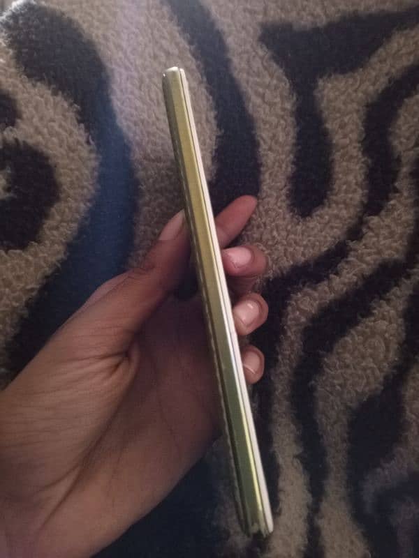 Infinix hot 5 green color 3