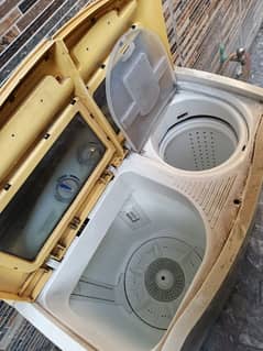 Kenwood washing machine 950m urgent sale. Mobile No:03004201393