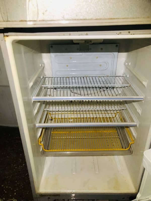 DAWLANCE Refrigerator For SALE 3