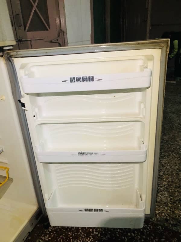 DAWLANCE Refrigerator For SALE 4