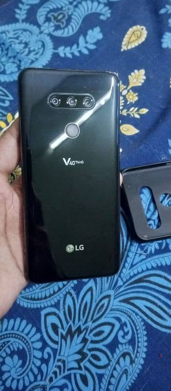 LG V40thinQ 0