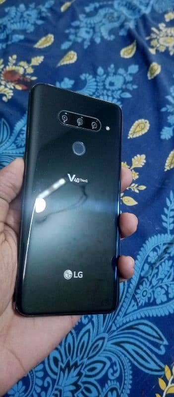 LG V40thinQ 1