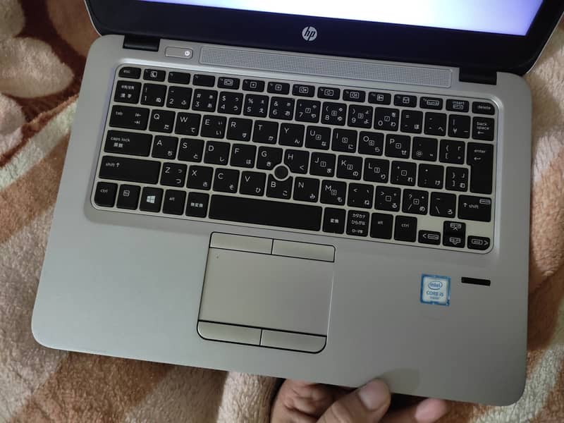 HP 820 G3 Elite Book, Core i5, 6th Gen, 8GB, 128GB SSD, 12.5" HD LED 2