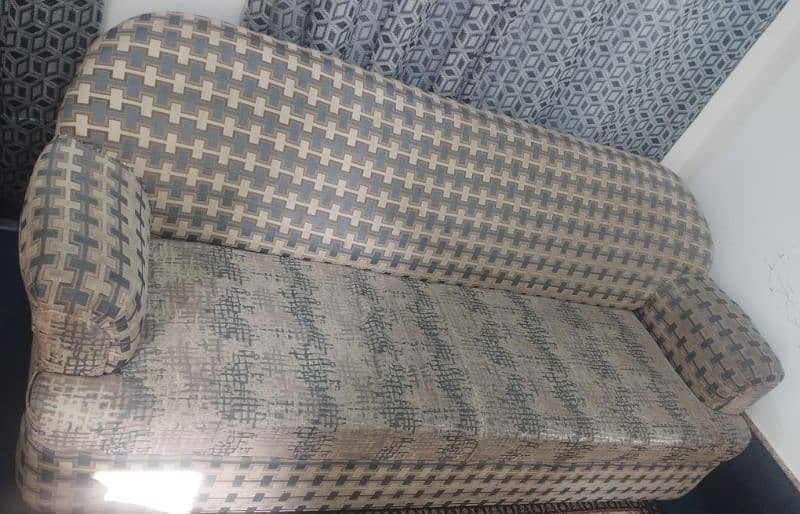 2nd hand sofa for sale 0