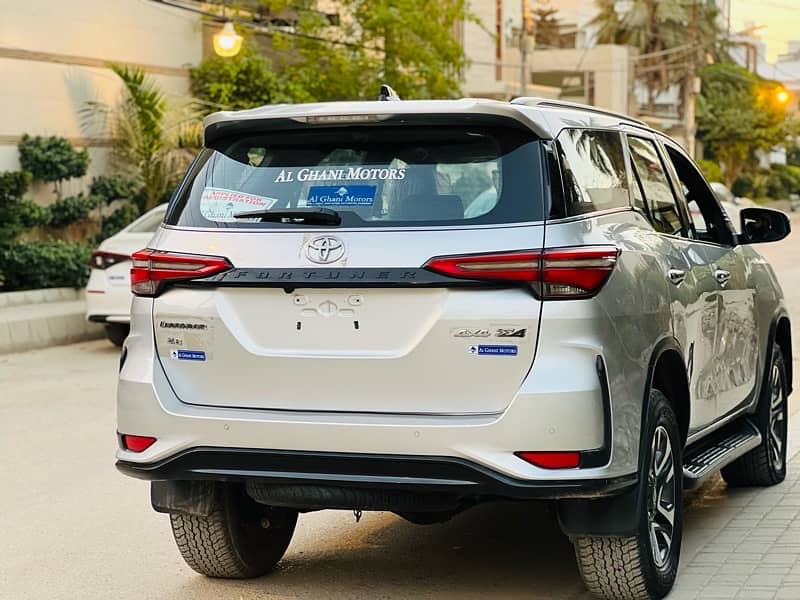 Toyota Fortuner Legender 2022 4