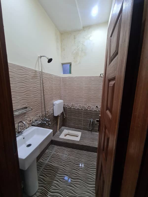 2.5MARLA TILE FLOORING NEW HOUSE FOR RENT IN SAMANABAD NEAR ZUBAIDA PARK 7