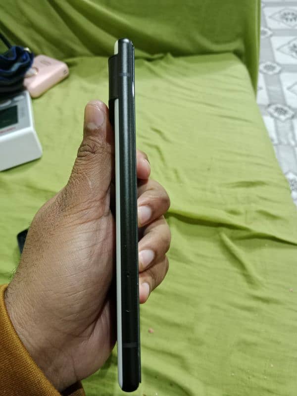 Google pixel 6 - 60000Rs 12