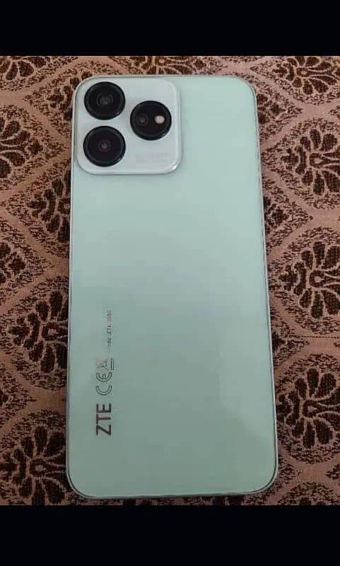 ZTE v50 8+10/256 3